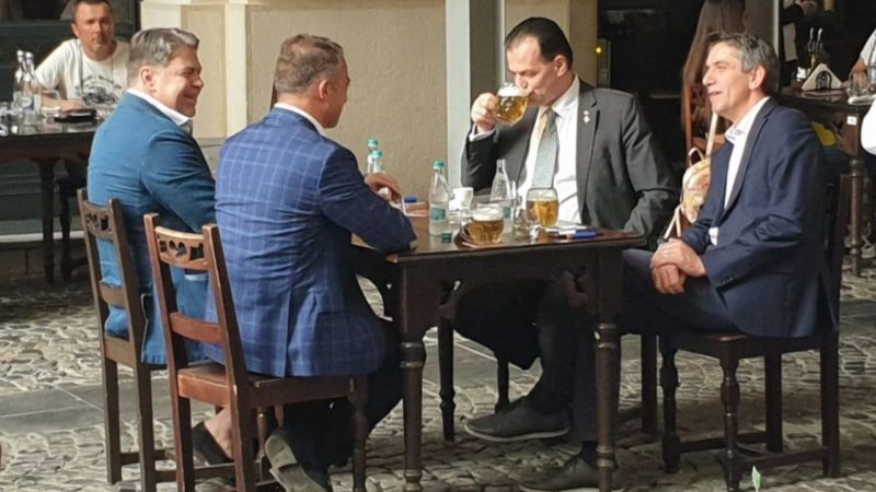 Premierul Orban spune când ia lacătul de pe restaurante