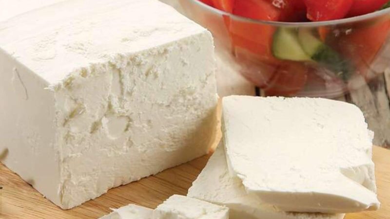 Cum deosebeşti brânza cu chimicale de cea din lapte