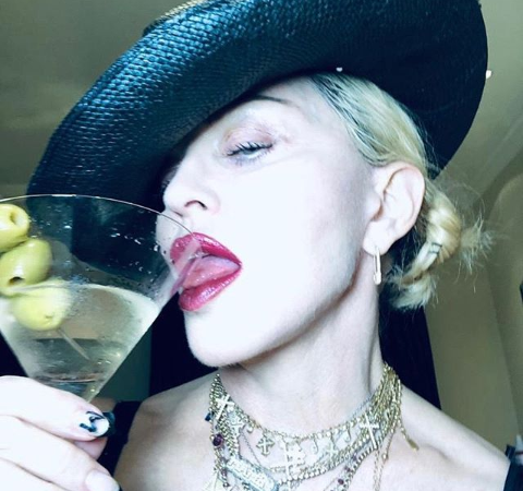 WOW! Cum arată Madonna la aproape 62 de ani. S-a pozat topless!