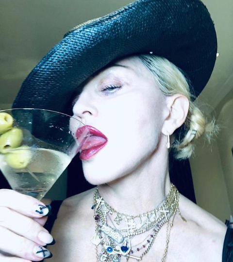 WOW! Cum arată Madonna la aproape 62 de ani. S-a pozat topless!