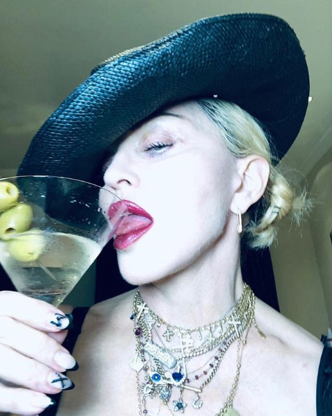 WOW! Cum arată Madonna la aproape 62 de ani. S-a pozat topless!
