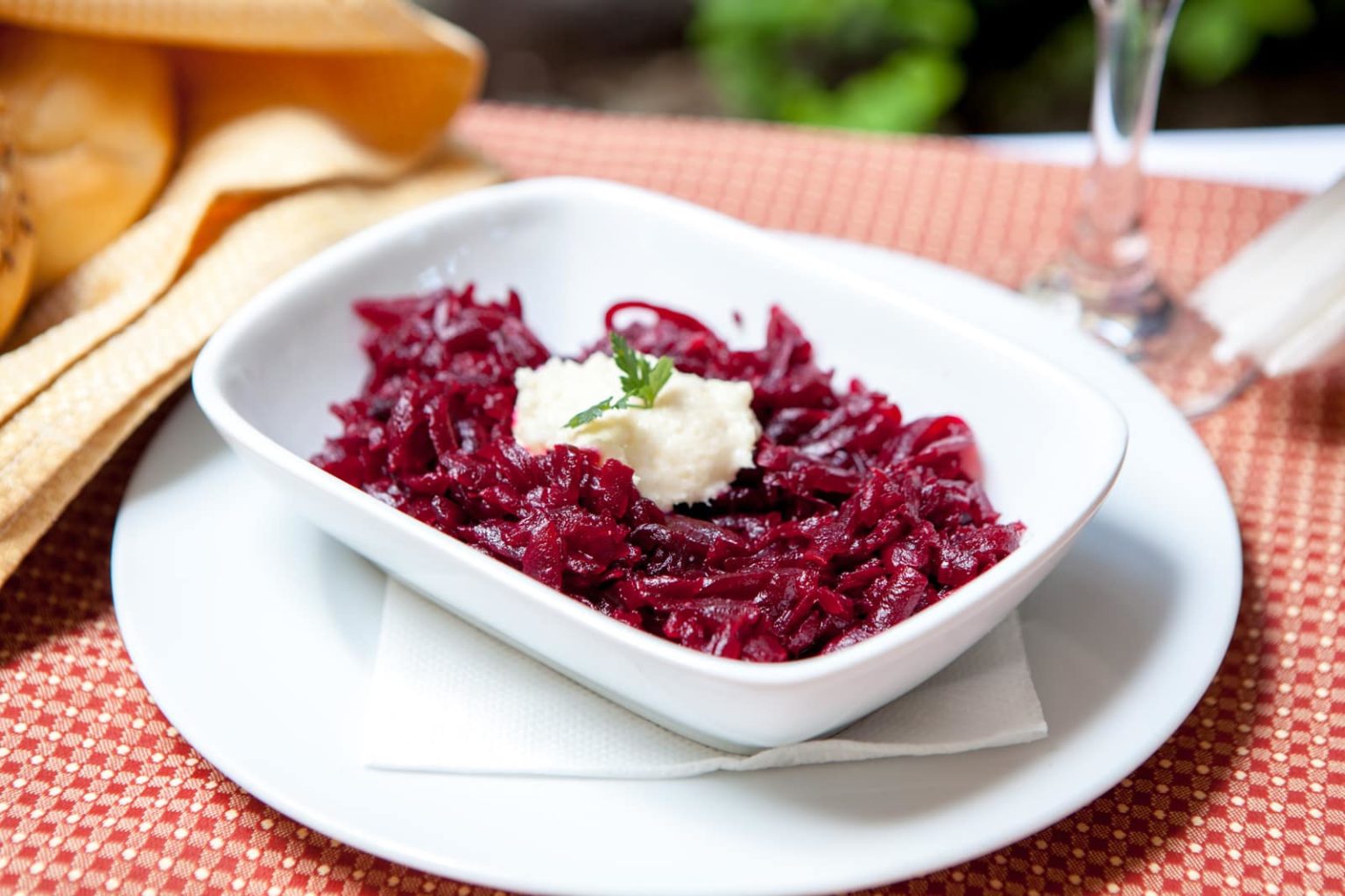 Salata De Sfecla Rosie Cu Hrean