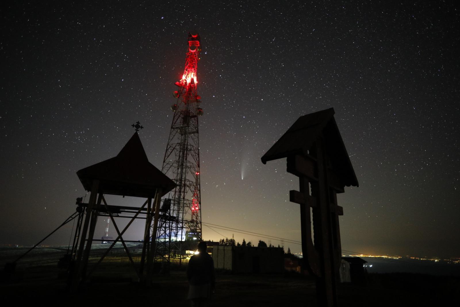 Ați văzut cometa? Vă arătăm noi poze. Fenomen unic pe cer