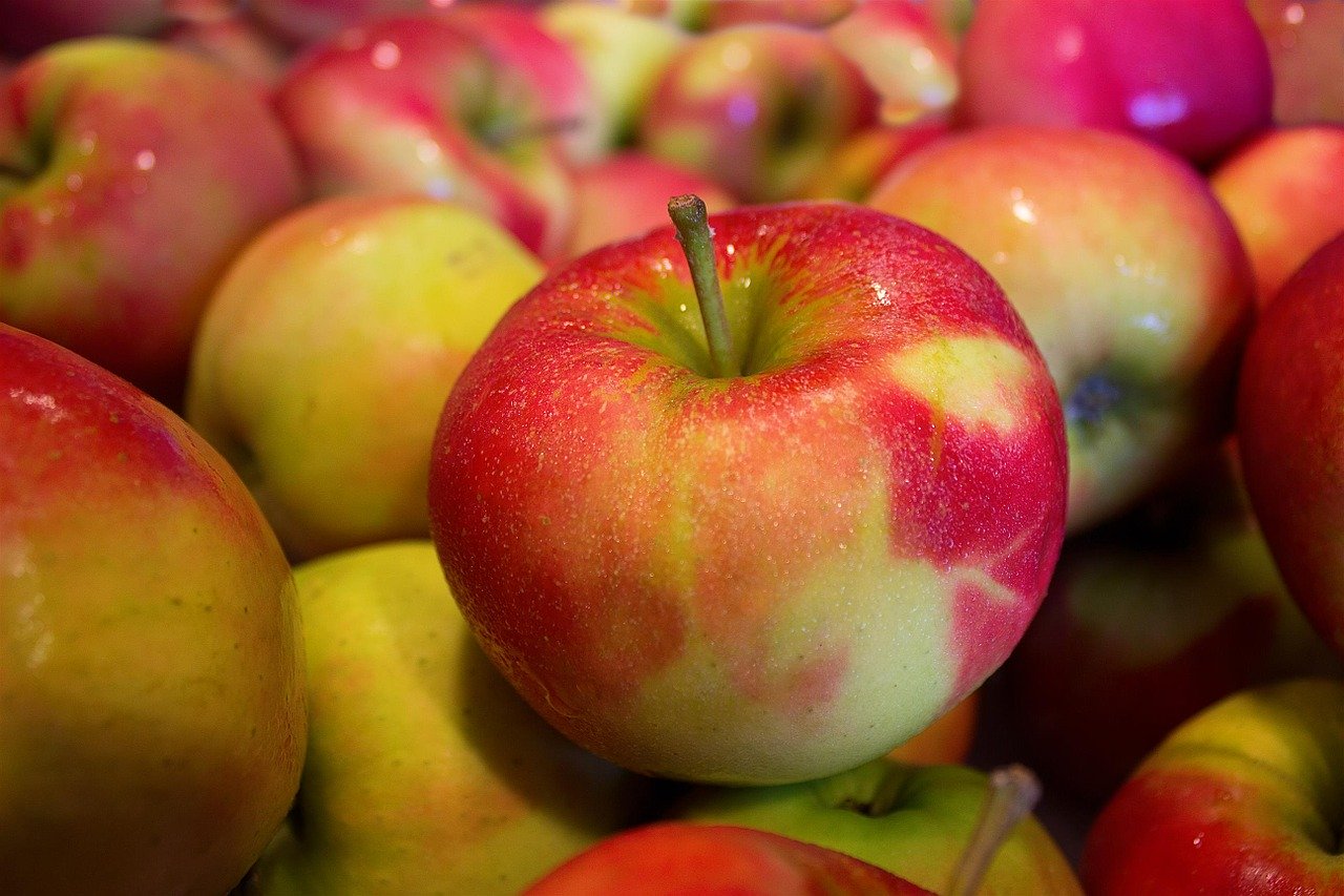 Dieta cu mere. „Un măr pe zi ține medicul departe” și te ajută să slăbești