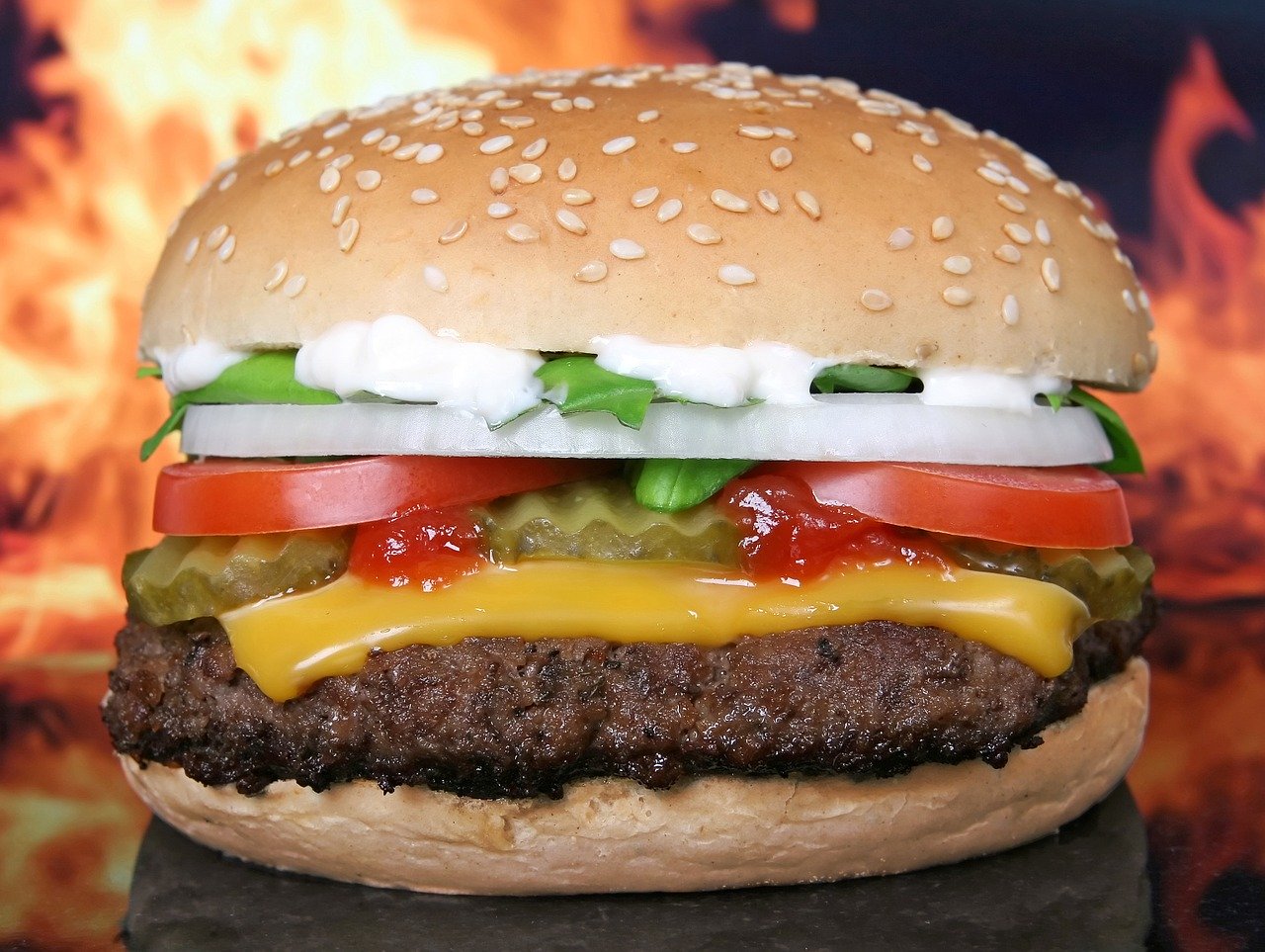 Gustul Americii. Cum se prepară un cheeseburger adevărat