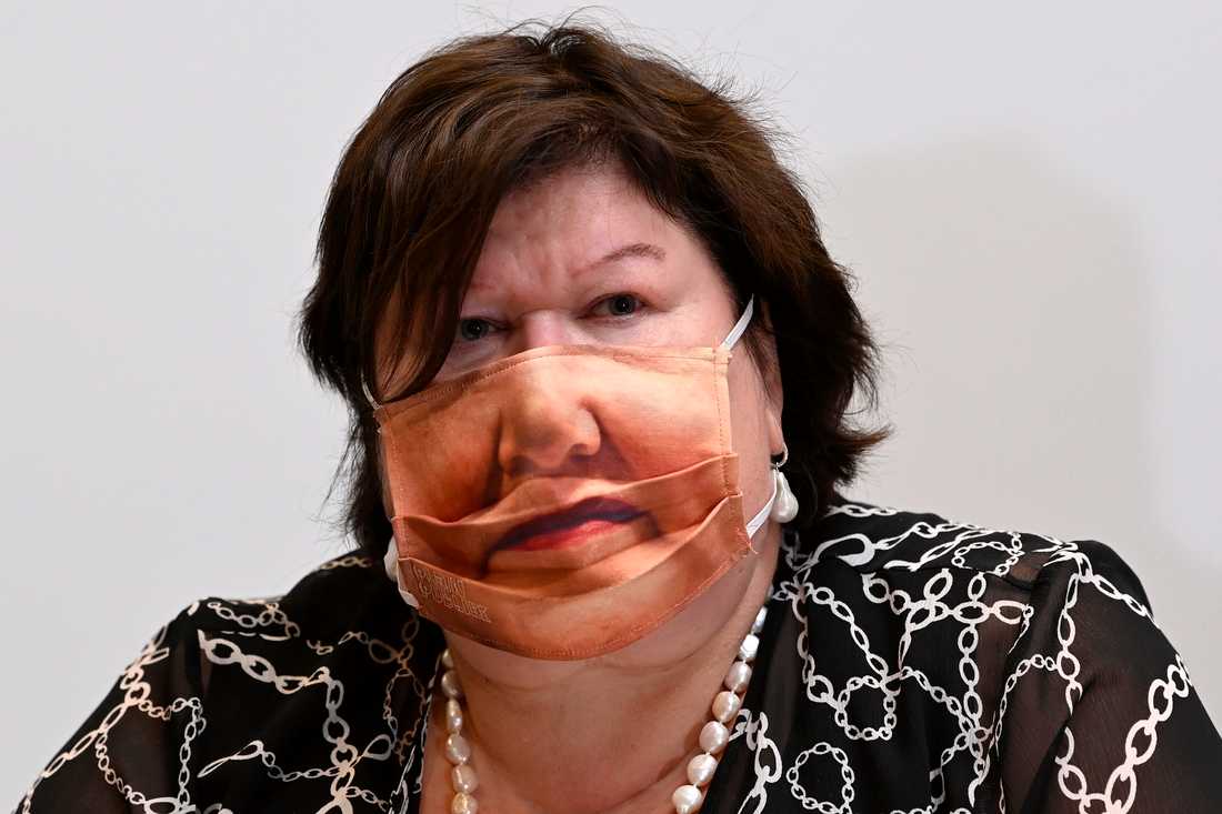 Maggie De Block, ministrul sănătății din Belgia, face furori pe Internet cu masca ei