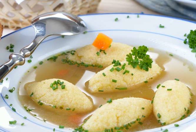 Supă tradițională cu găluște. Este indicată la răceală