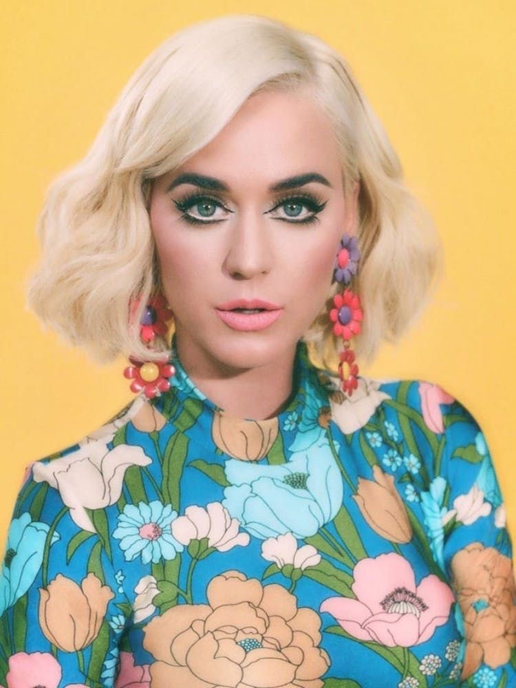 Katy Perry, fotografii inedite, cu reclamă la măști!