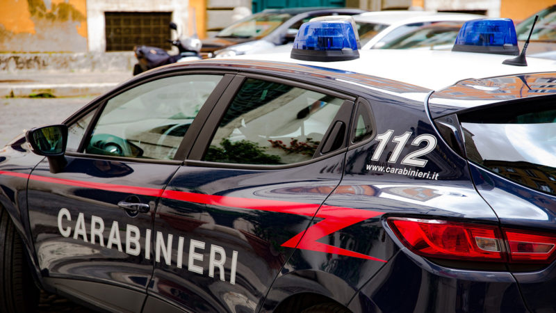 Mafioți italieni și hackeri români, arestați la Genova. În pereții unei vile din România erau zeci de milioane de euro