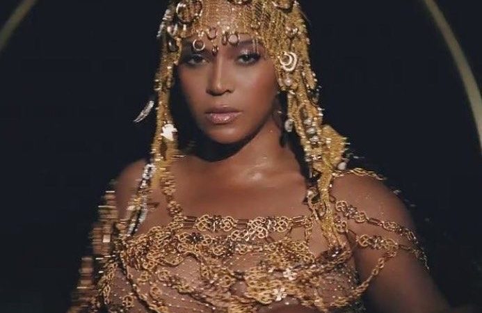 Primele imagini din Filmul Black is King. Beyoncé își uimește fanii cu ținutele uluitoare