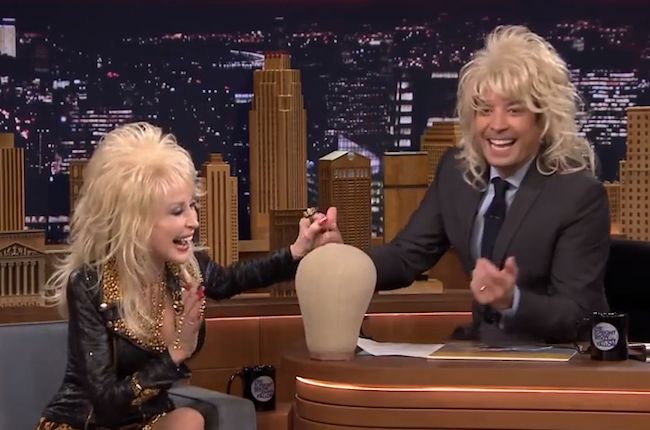 Dolly Parton lansează un album de sărbători. Colaborare inedită cu Jimmy Fallon