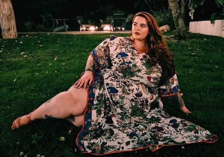 Tess Holliday a înnebunit lumea cu rochia ei căpșună și e supărată că societatea critică oamenii grași