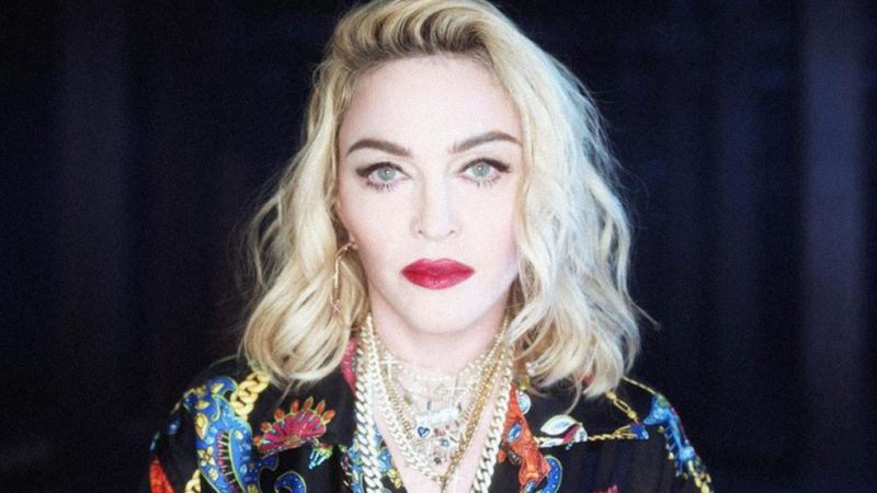 Madonna petrece de ziua ei în Jamaica, cu un platou cu marijuana