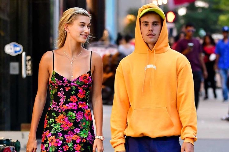 Justin și Hailey Bieber încalcă regulile distanțării sociale. Kendall și Kylie Jenner la petrecere fără nici o grijă