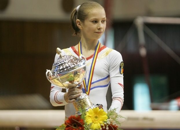 Gimnastă campioană face show la Circ