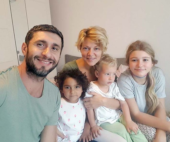 Dragoș Bucur și Dana Nălbaru, părinți de trei copii. Ce spun despre fetița adoptată