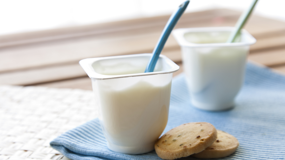 De ce e bine să bei iaurt? Dar sana sau chefir?