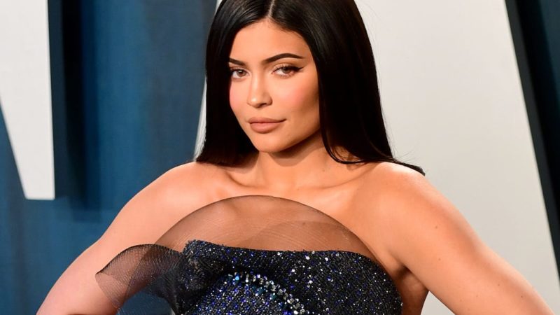 Kylie Jenner face o nouă intervenție estetică? Fanii cu ochi de vultur au întrebări