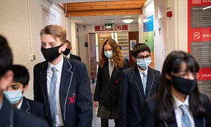Fiasco Covid-19 în școlile din Marea Britanie! Mii de elevi și profesori trimiși în autoizolare