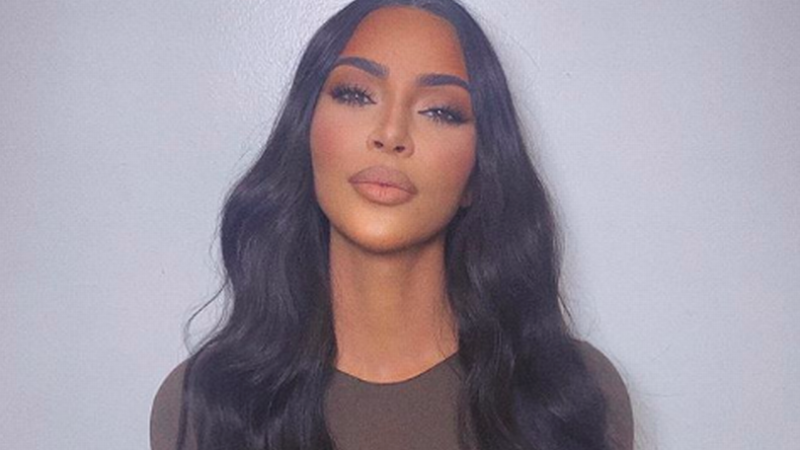 Cu ce dispozitiv își aranjează Kim Kardashian părul? Secretul unei coafuri ca laHollywood