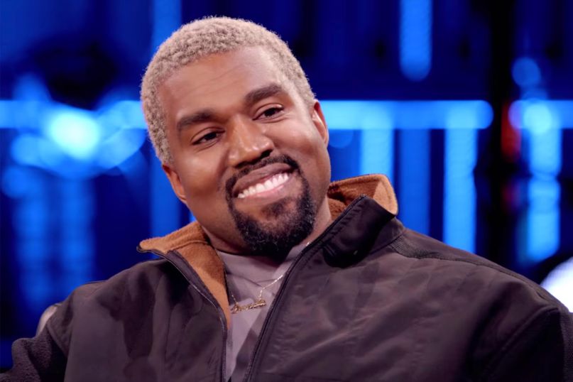 Kanye West plănuiește să cumpere toți paparazzi. Rapperul spune că are informații de la Dumnezeu