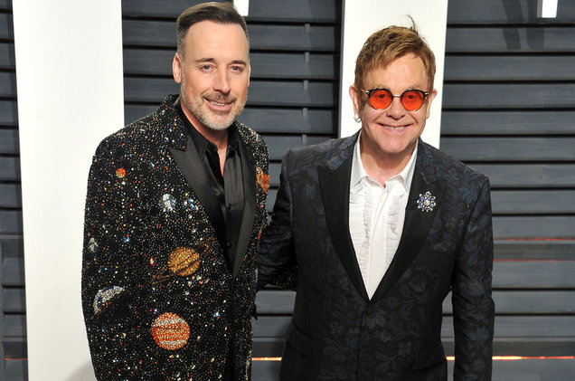 Elton John și David Furnish își lansează propria băutură, cu o listă de așteptare plină de vedete