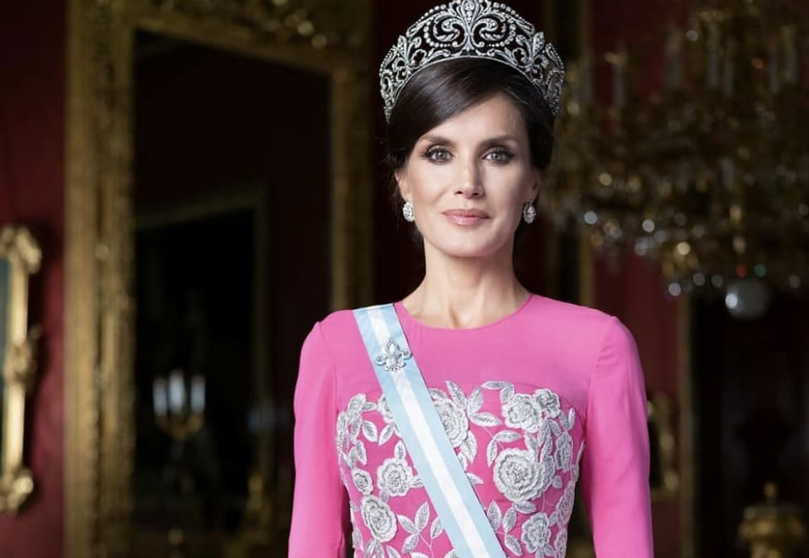 Apariție regală în roșu. Regina Letizia a Spaniei a purtat o rochie veche de patru ani