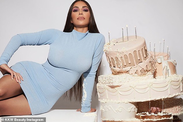 Cum își petrece Kim Kardashian ziua de naștere. Ce urări adorabile a primit vedeta