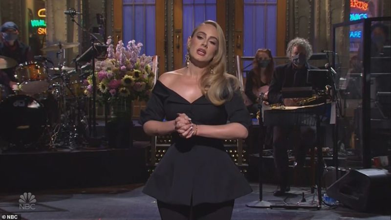 Adele, gazda pe jumătate prezentă la Saturday Night Live