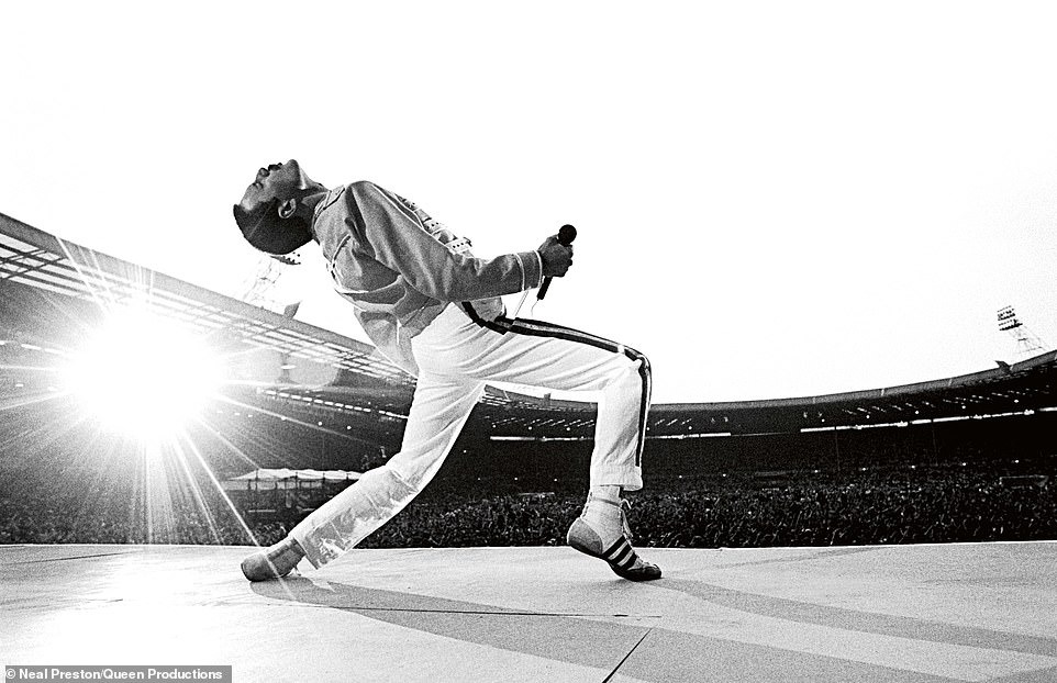 Imagini nemaivăzute cu Freddie Mercury. Fotograful lor publică o carte cu poze intime ale formației Queen