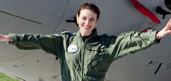 NATO se mândrește cu o româncă pilot de supersonic. Vedetă de-a dreptul!