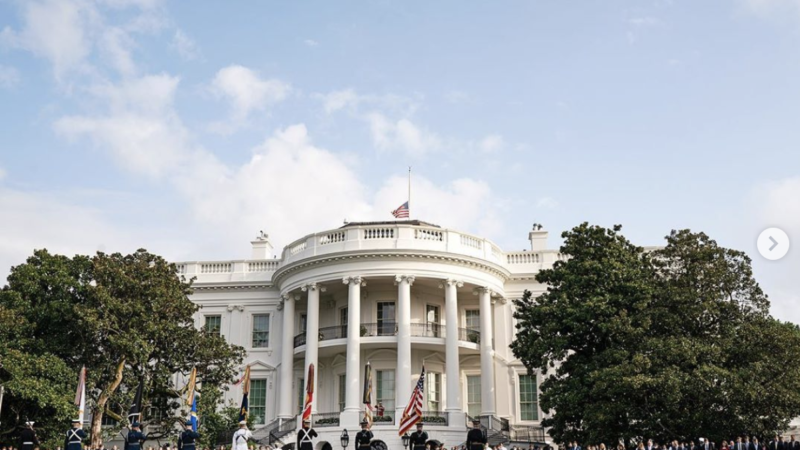 O nouă vedetă s-a mutat la Casa Albă. Cine-i face program președintelui Joe Biden