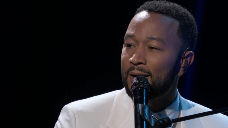 John Legend la Billboard Music Awards: a dedicat melodia soției și bebelușului pe care l-au pierdut