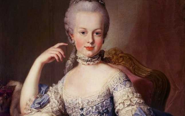 Cât purta la picior Maria Antoaneta, Regina Franței și a exceselor
