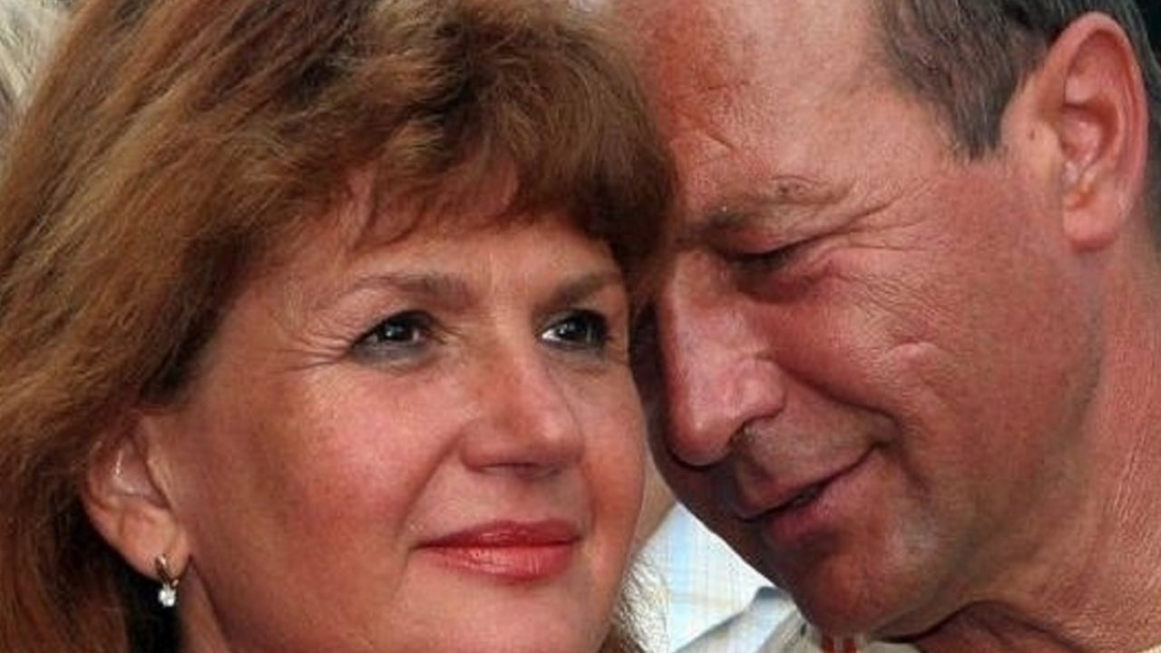 Traian Băsescu, mai vesel de când are nepoți. Poze de colecție