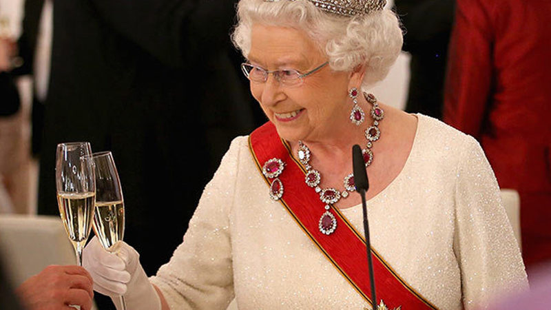 Ce mănâncă Regina Elisabeta a-II-a ca să se mențină în formă la 94 de ani