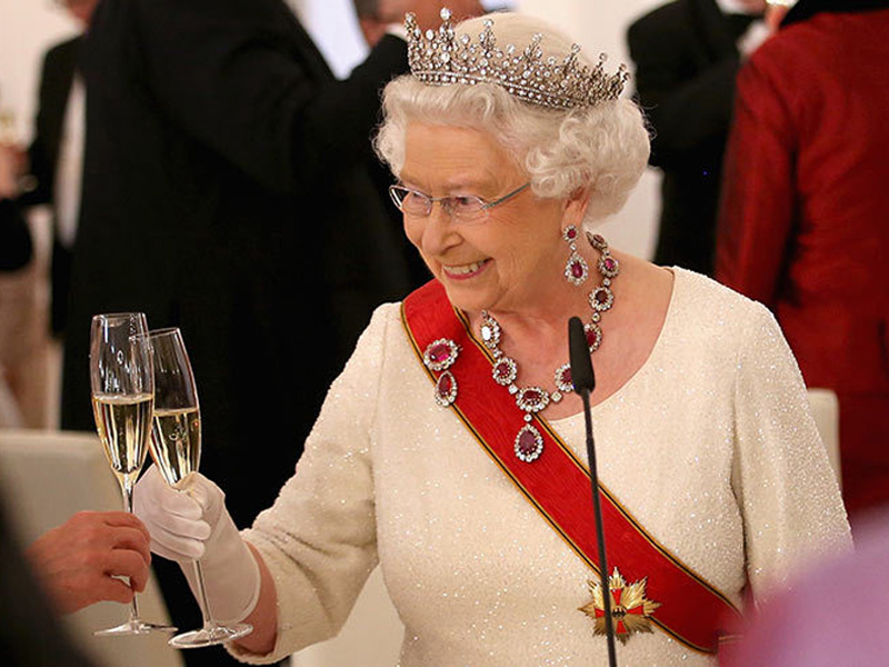 Ce mănâncă Regina Elisabeta a-II-a ca să se mențină în formă la 94 de ani