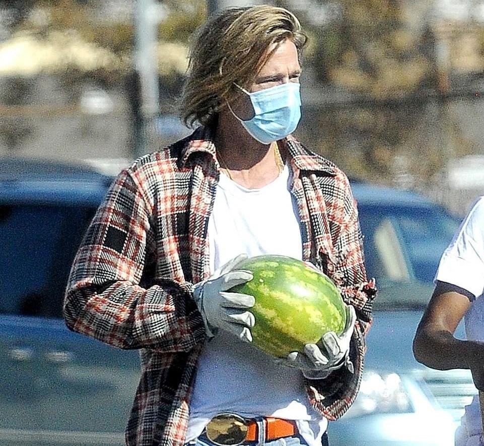 Brad Pitt, „eroul nevoiașilor” din L.A. Iată în ce ipostaze inedite a fost surprins starul!