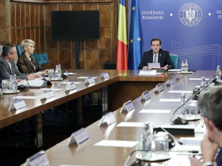 Încă un ministru are COVID-19. Internauții îl iau la mișto