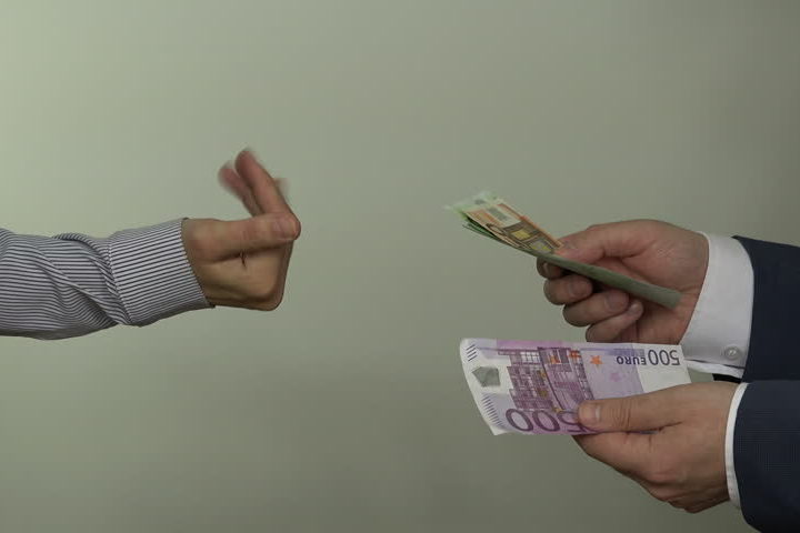 Bancuri senzaționale! „Soția către soțul său economist: Ce este inflația? Soțul: Mai demult aveai 90-60-90…”