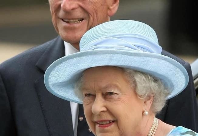 Familia regală britanică, supărată foc pe creatorii serialului “The Crown”