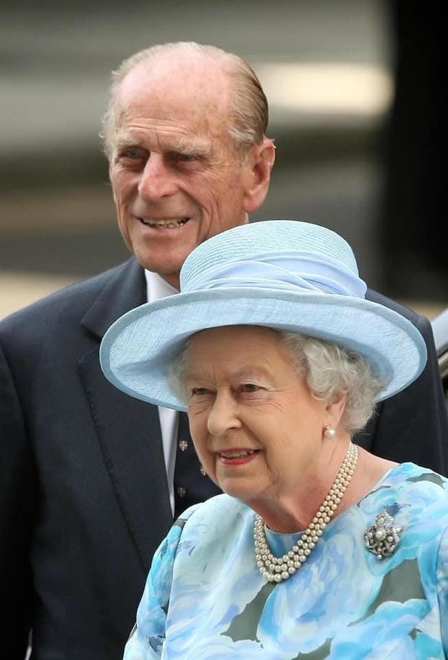 Familia regală britanică, supărată foc pe creatorii serialului “The Crown”