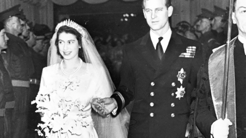 Regina Elisabeta a II-a. Aromă de nuntă regală (3)