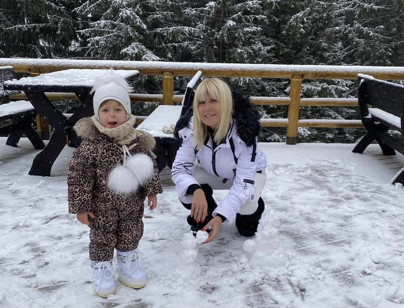 Elena Udrea, dublă fericire. A sărbătorit Crăciunul și ziua ei de naștere cu familia. Ce cadouri a primit micuța Eva