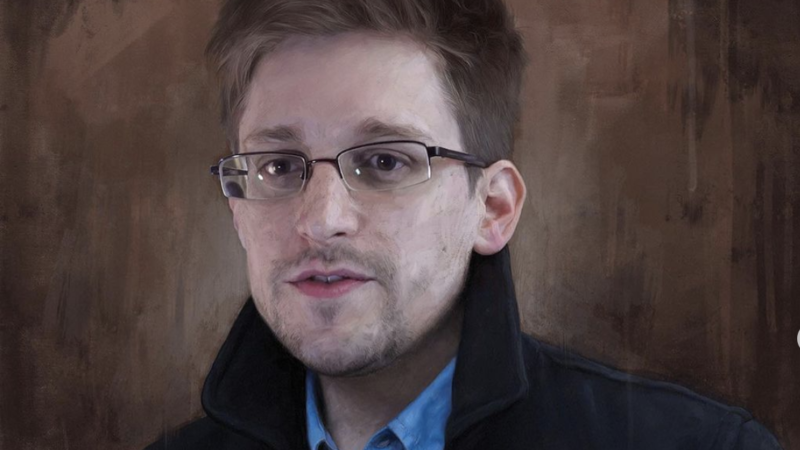 Ce cadou așteptat a primit fugarul Edward Snowden de la Moș Crăciunul rusesc