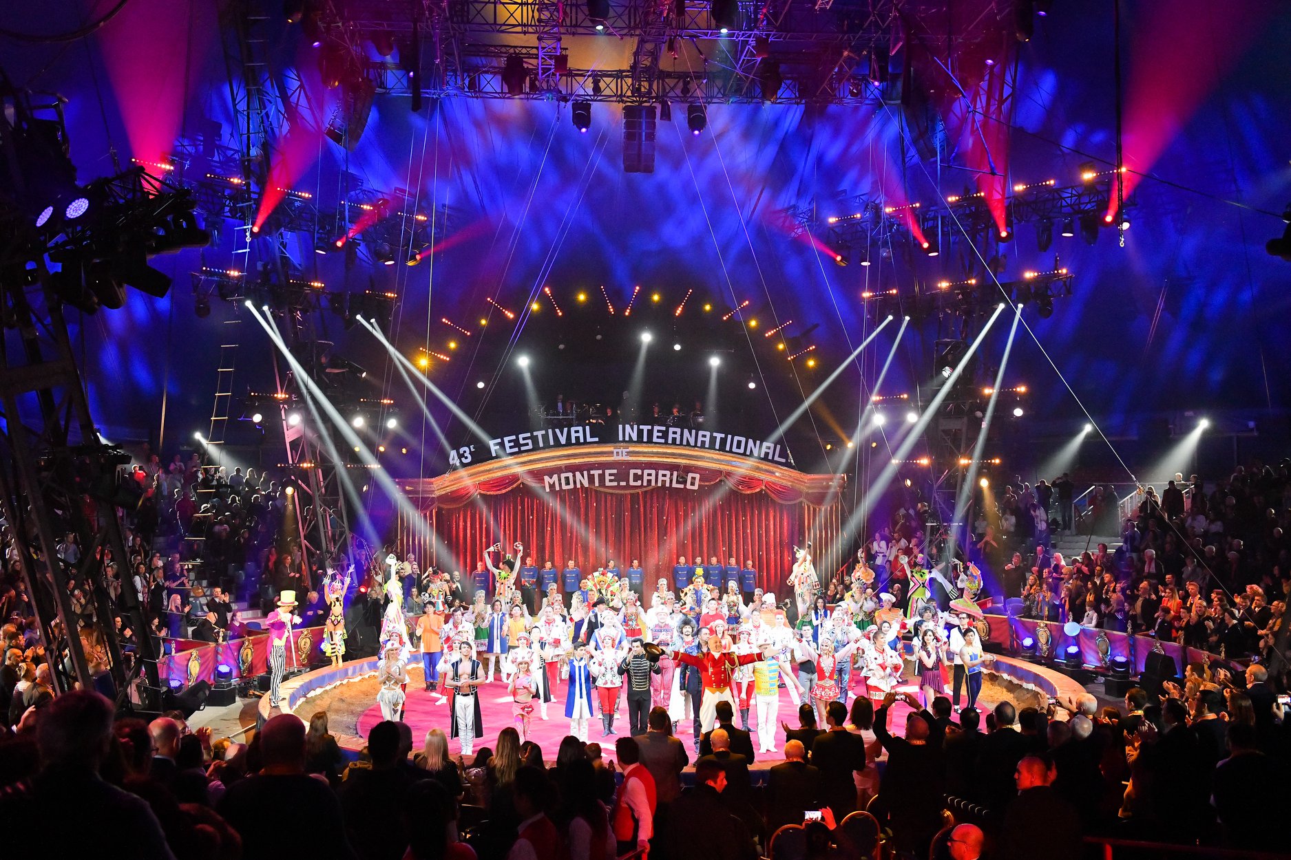 Haideți la circ, de Revelion! Programe speciale la TVR 2 în zilele de sărbătoare
