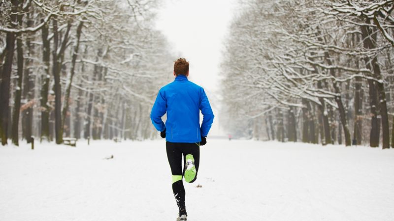 Exercițiile fizice pe vremea rece. Cum facem sport afară iarna