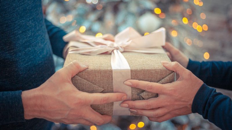 Știința ne învață cum să oferim cadouri bune. Informați-vă pentru că se apropie Crăciunul!