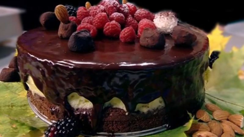 Rețetă de tort cu ciocolată și cremă de vanilie