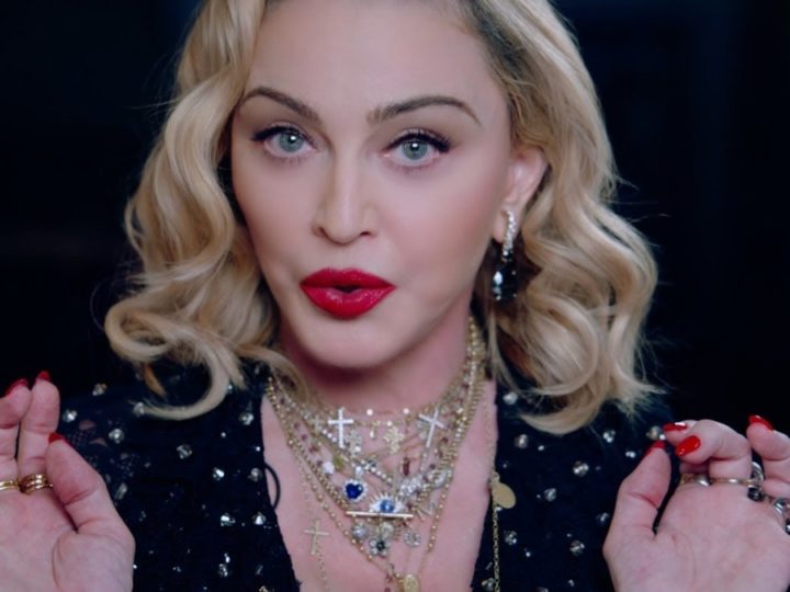 Madonna i-a lăsat pe toți cu gura căscată. Cântăreața s-a fotografiat într-o ipostază incredibilă la 62 de ani. FOTO